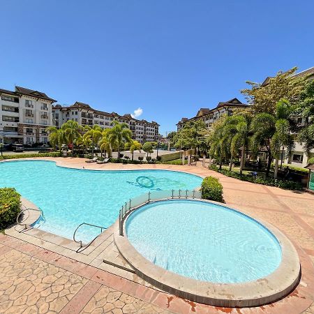 Modern 2Br Condo Near Sm With Free Parking Pool Wifi And Netflix ダバオ　シティ エクステリア 写真