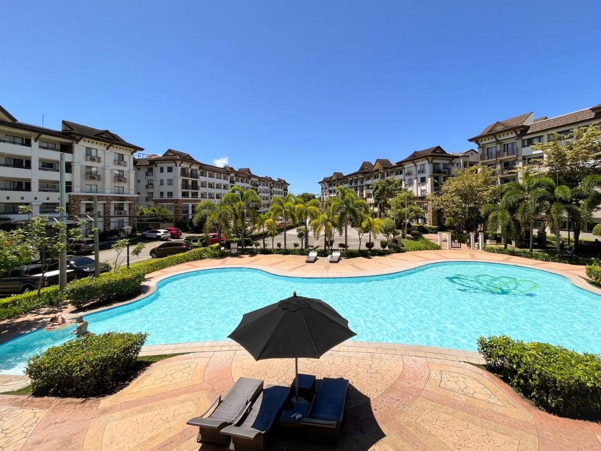Modern 2Br Condo Near Sm With Free Parking Pool Wifi And Netflix ダバオ　シティ エクステリア 写真