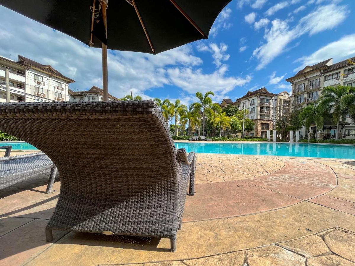 Modern 2Br Condo Near Sm With Free Parking Pool Wifi And Netflix ダバオ　シティ エクステリア 写真